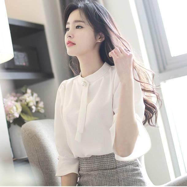 Áo cổ tròn tay loe XO kết ngọc xinh xắn