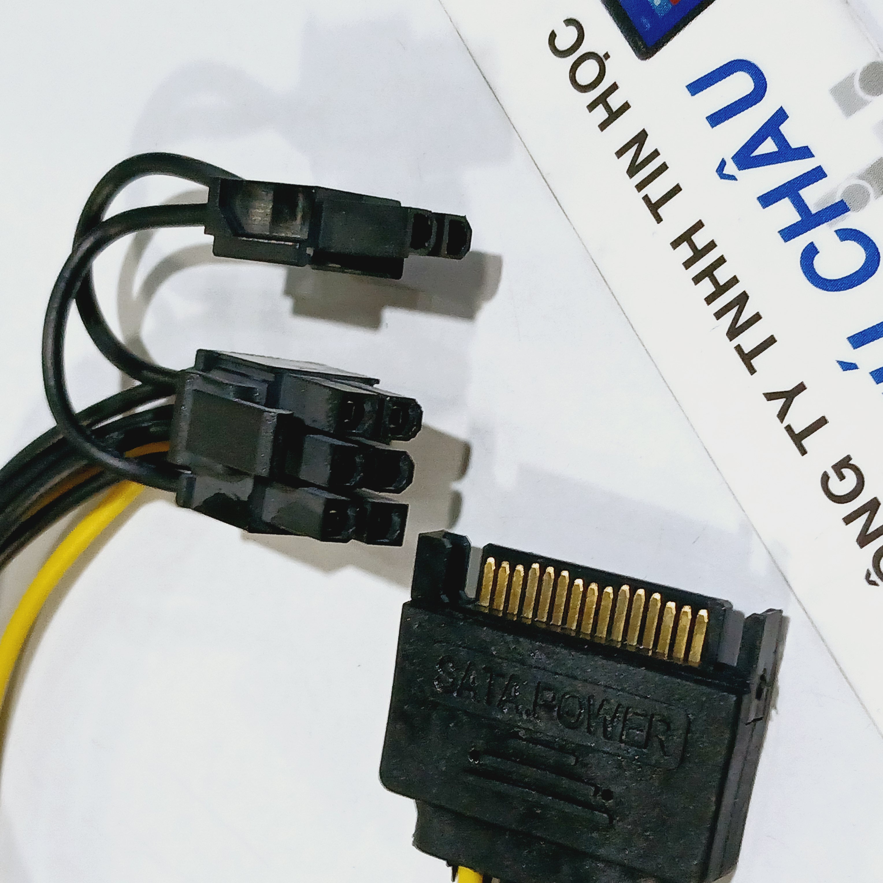 Cáp SATA ra 6 Pin (Có 2 Pin rời tách 8 Pin thành 6 Pin) / Dài 15Cm
