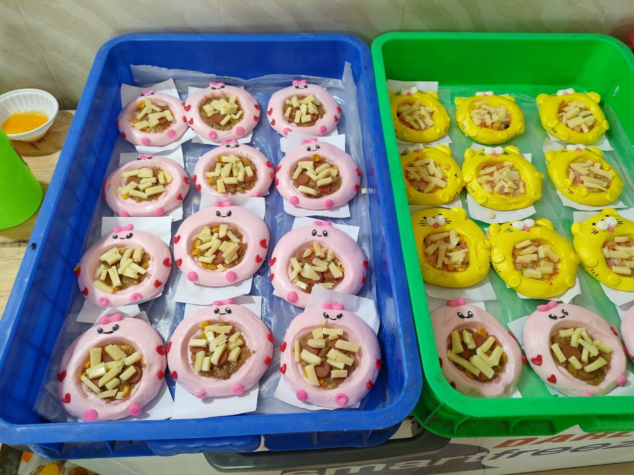 Bánh Pizza Xúc xích thịt bằm phô mai