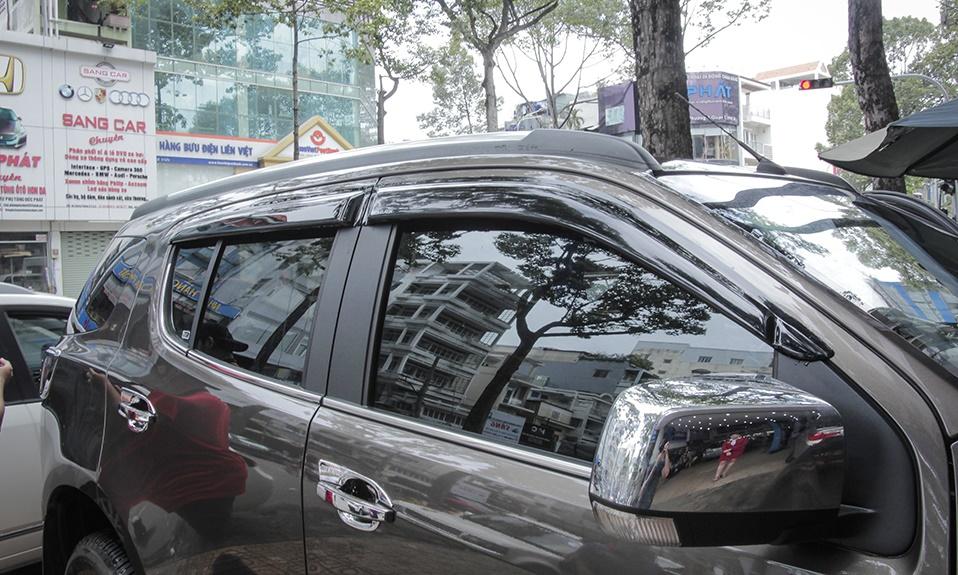 VÈ CHE MƯA XE TRAILBLAZER DÀY ĐẸP