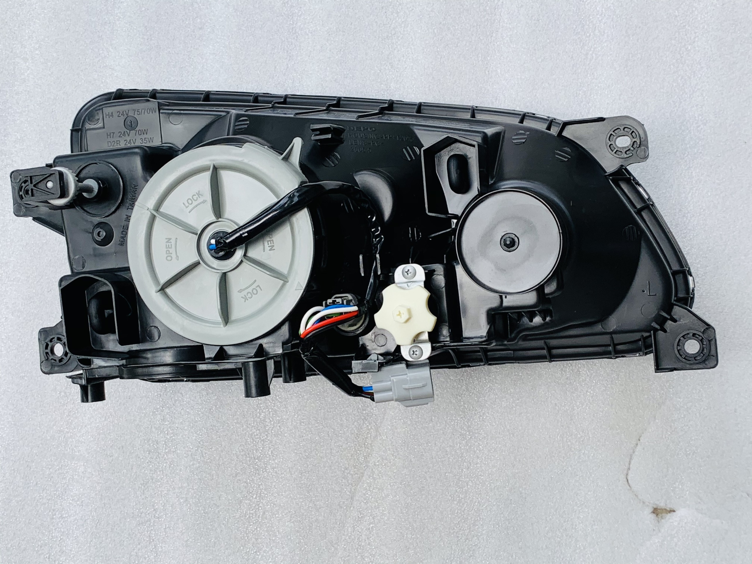 Đèn pha xe hino 500 fc, fg, fg e2, hino 500 fc e4 mặt sọc- hàng depo loại tốt