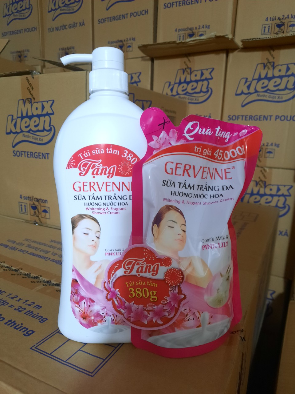 Gervenne - Sữa tắm trắng da hương hoa Lily Hồng 900g + Tặng TÚI 350G