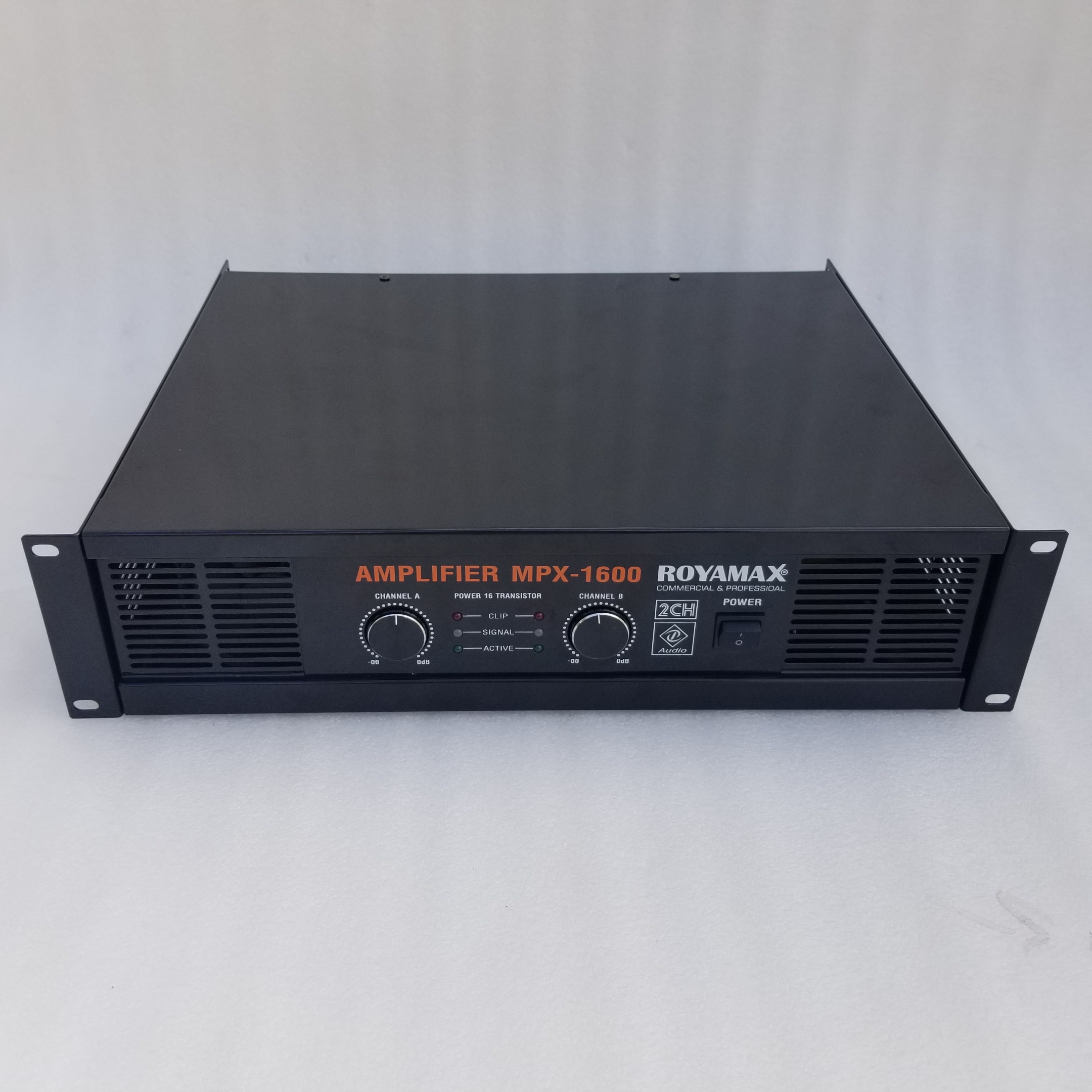 Cục đẩy Main Công suất ROYAMAX MPX-1600