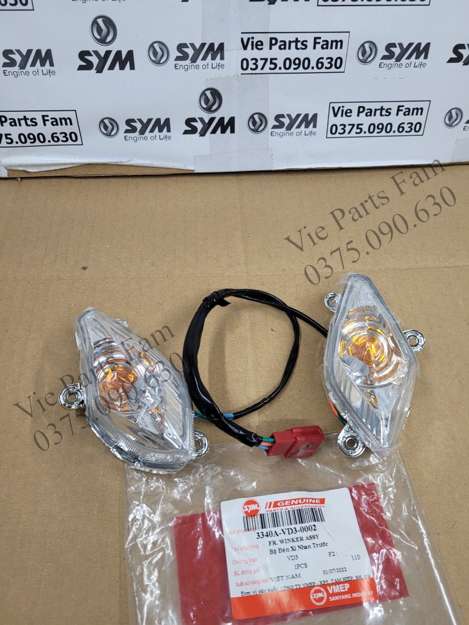 Cặp xi nhan trước Elegant (đời xi nhan trên đèn pha), hàng din SYM mới 100%