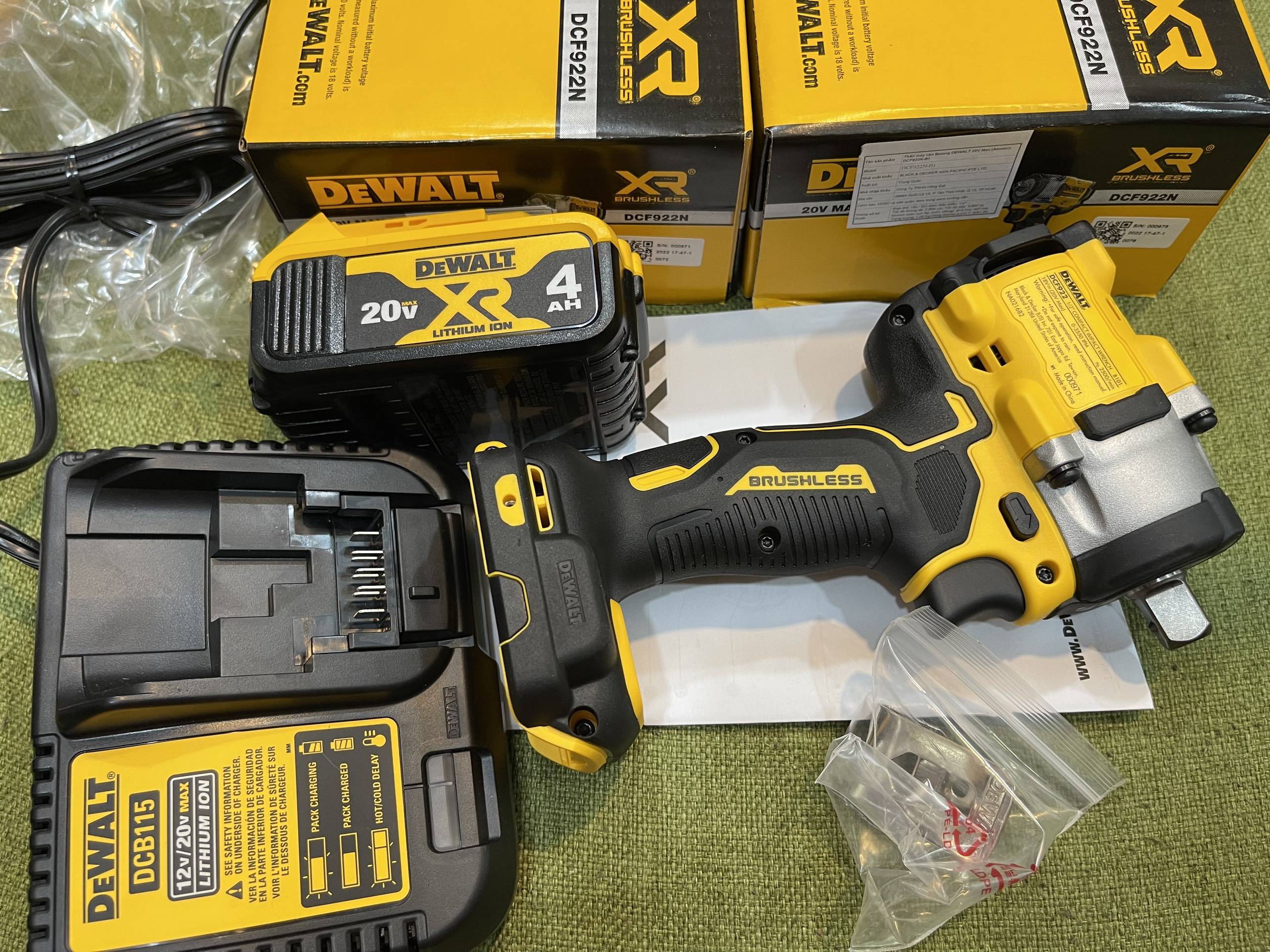 Máy siết bu lông Dewalt DCF922N (Thân máy)