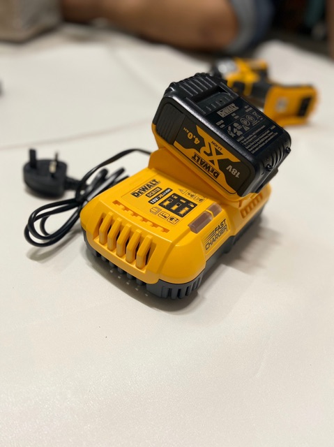 [HCM]Siêu sạc 18-20V Dcb118-Gb Dewalt