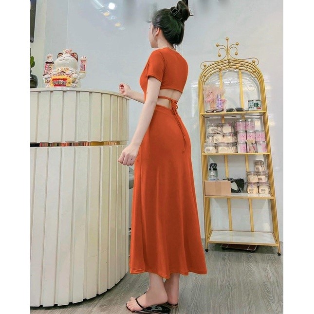 Đầm from xoè chất len gân tay ngắn hở lưng