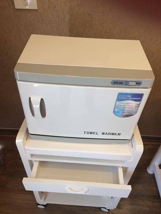 Tủ Hấp Khăn Có Kính 23A - Tủ Hấp Khăn 23A Dùng Cho Spa Có Kính (Có Đèn UV Diệt Khuẩn)