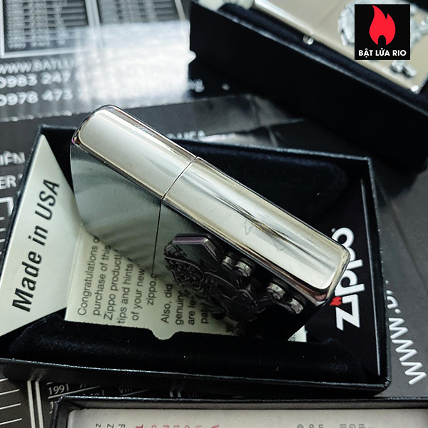 Zippo 49293 - Zippo Cards and Skull Emblem Brushed Chrome