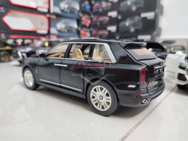 [HCM]Xe mô hình Rolls Royce Cullinan tỉ lệ 1:24 màu đen