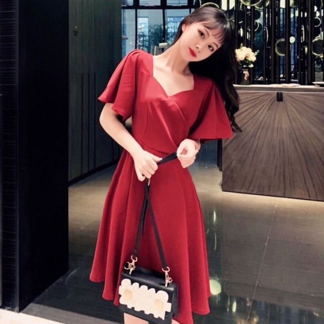 ĐẦM ĐỎ CỔ V, XẾP LI EO (có ảnh thật) MS153