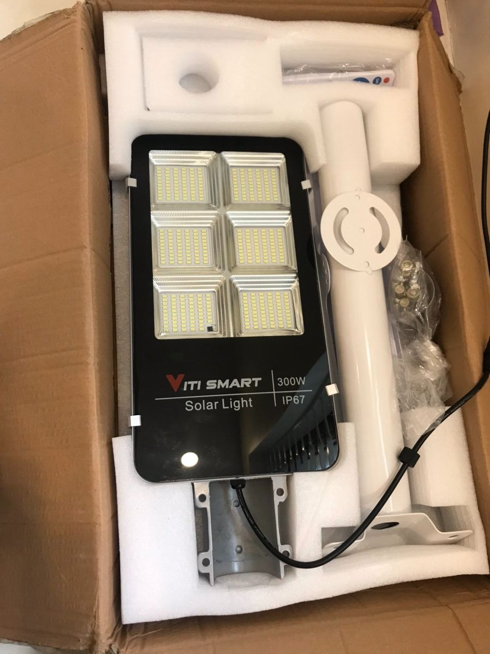 Đèn năng lượng mặt trời đường phố bàn chải 300W, Có remote Có giá đỡ gắn đèn BH 24 tháng IP67 360 led Bảo Hành 2 năm Lỗi 1 Đổi 1