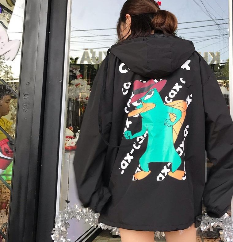 Áo khoác dù in hình hoạt hình thú mỏ vịt cực xinh xẻo cho mẫu áo hot này