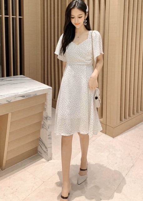 Đầm bi rối trắng