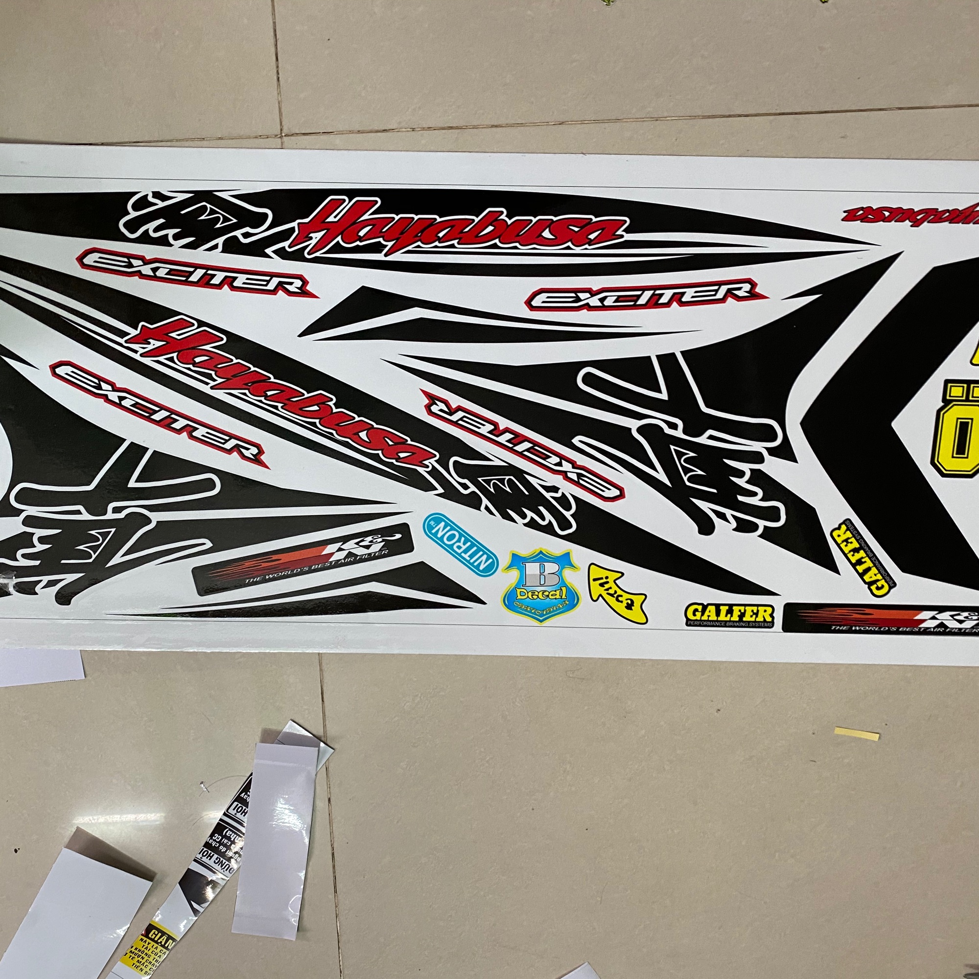 Tem xe exciter 150 hayabusa dán xe trắng