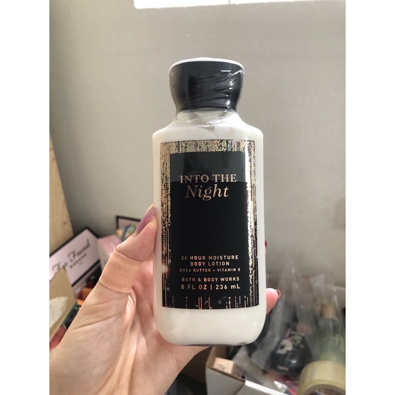 SỮA DƯỠNG THỂ BATH & BODY WORKS - INTO THE NIGHT 236ML