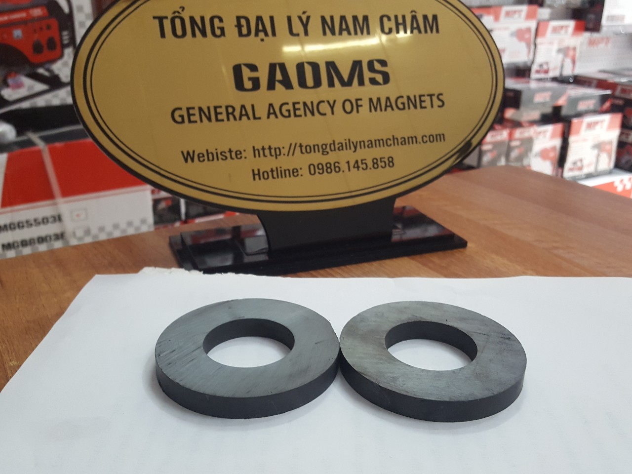 Nam châm đen có lỗ kích thước 80x10mm