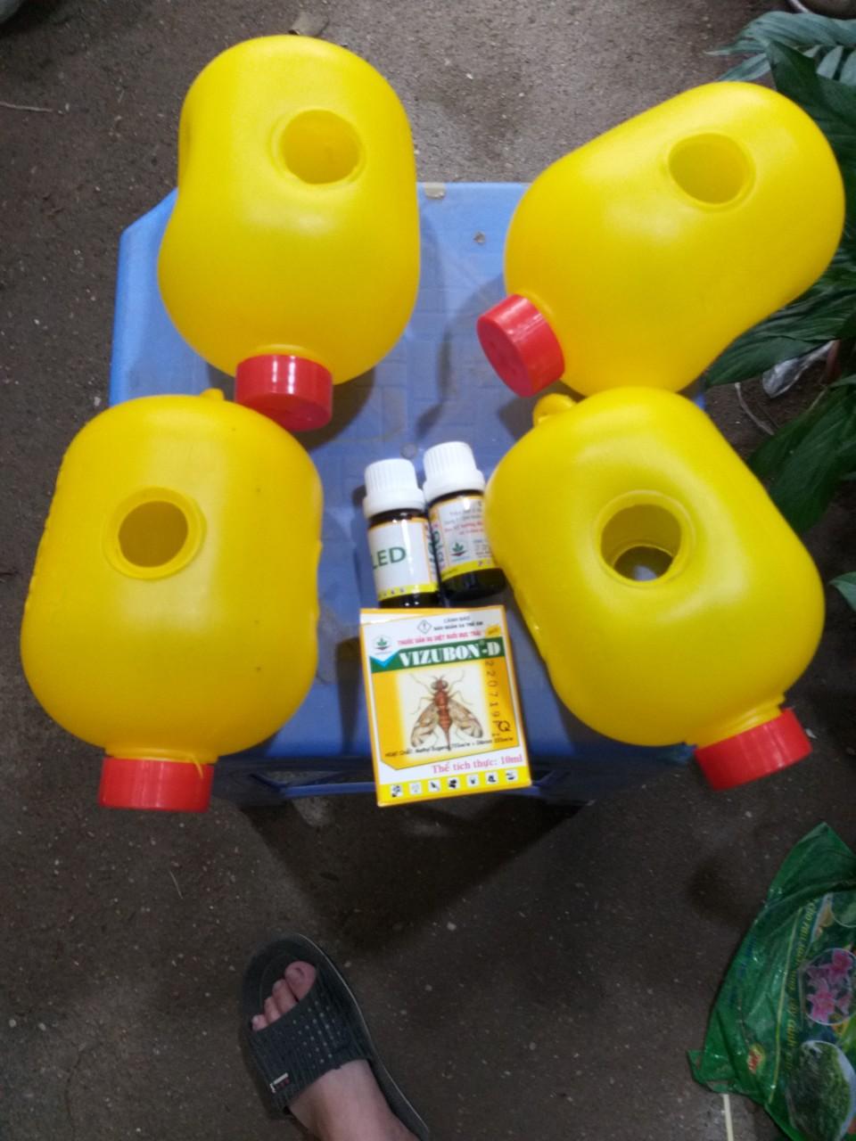 Bộ sản phẩm bẫy ruồi vàng - 2 lọ  và 4 bẫy ruồi vàng