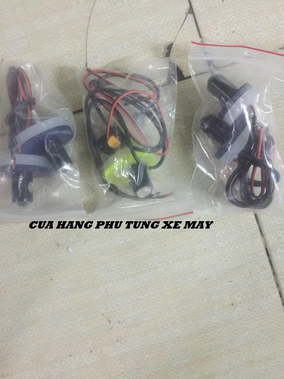 Đèn Xi nhan sau Nuti lông đền