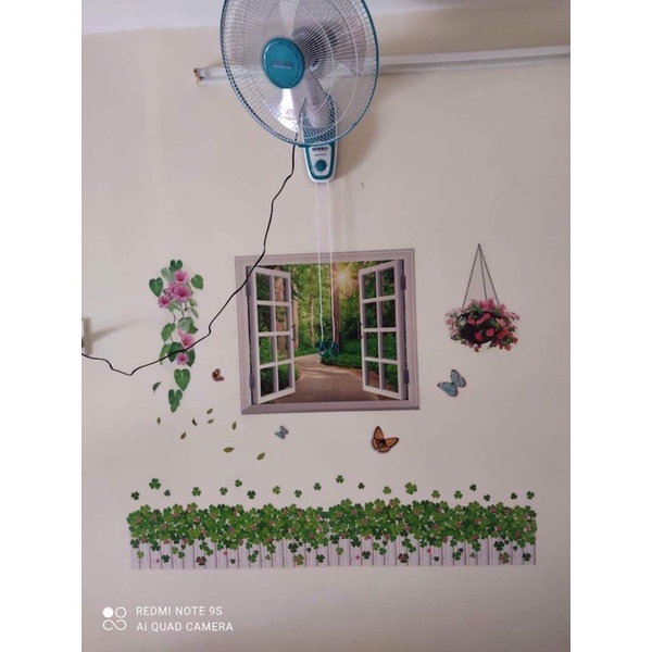Decal dán tường cửa sổ xanh chân cỏ may mắn.