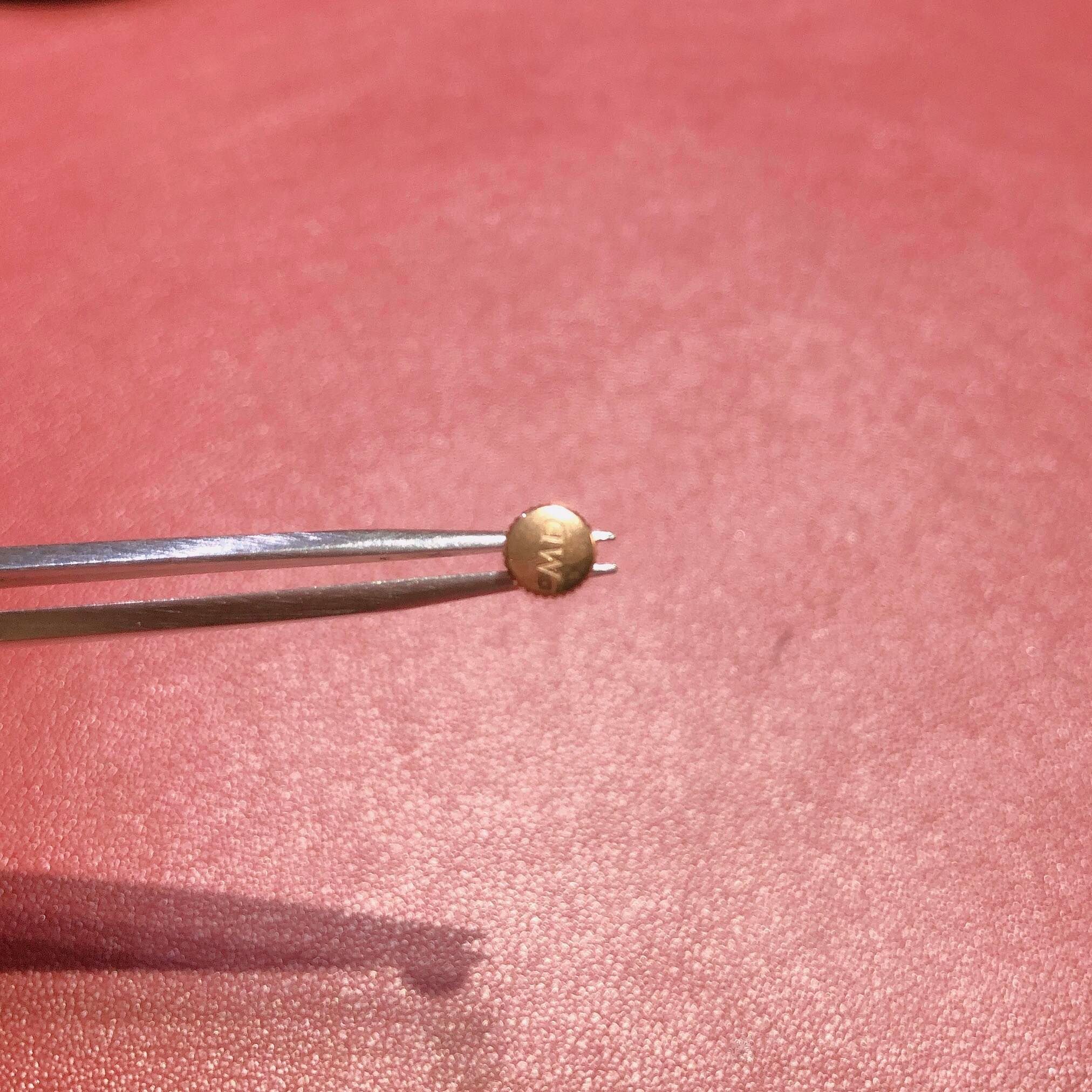 Núm và cây chỉnh giờ đồng hồ DW các loại