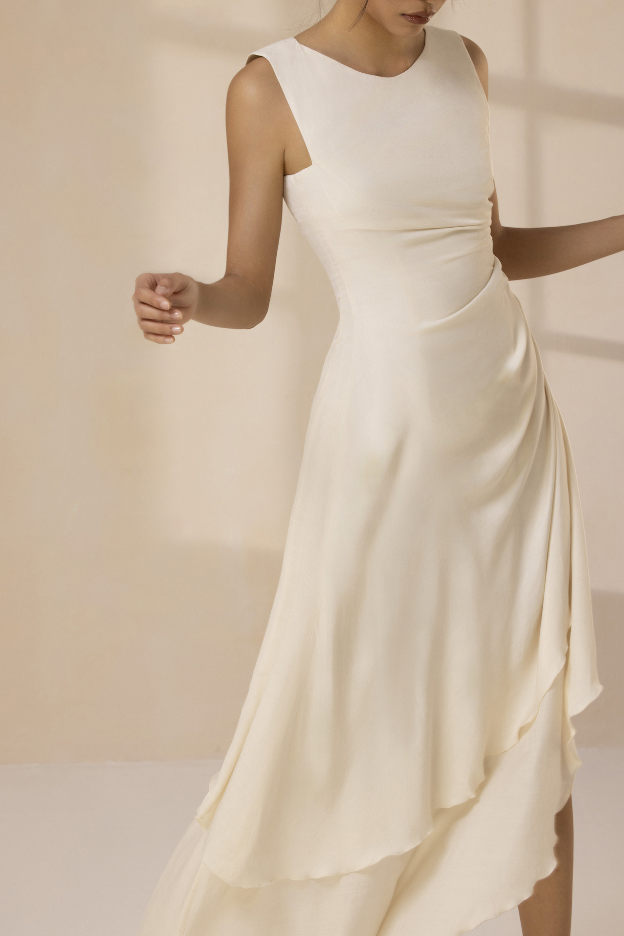 Des Fleurs đầm vạt chéo cuốn biên lượn sóng Pixie Long Dress