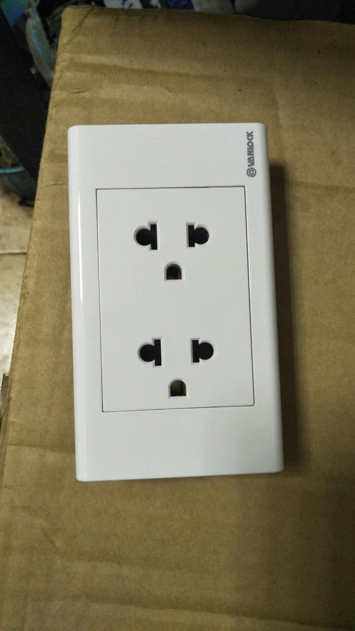 Ổ CẮM ĐÔI 3 CHẤU 16A, 10 cái 1 hộp