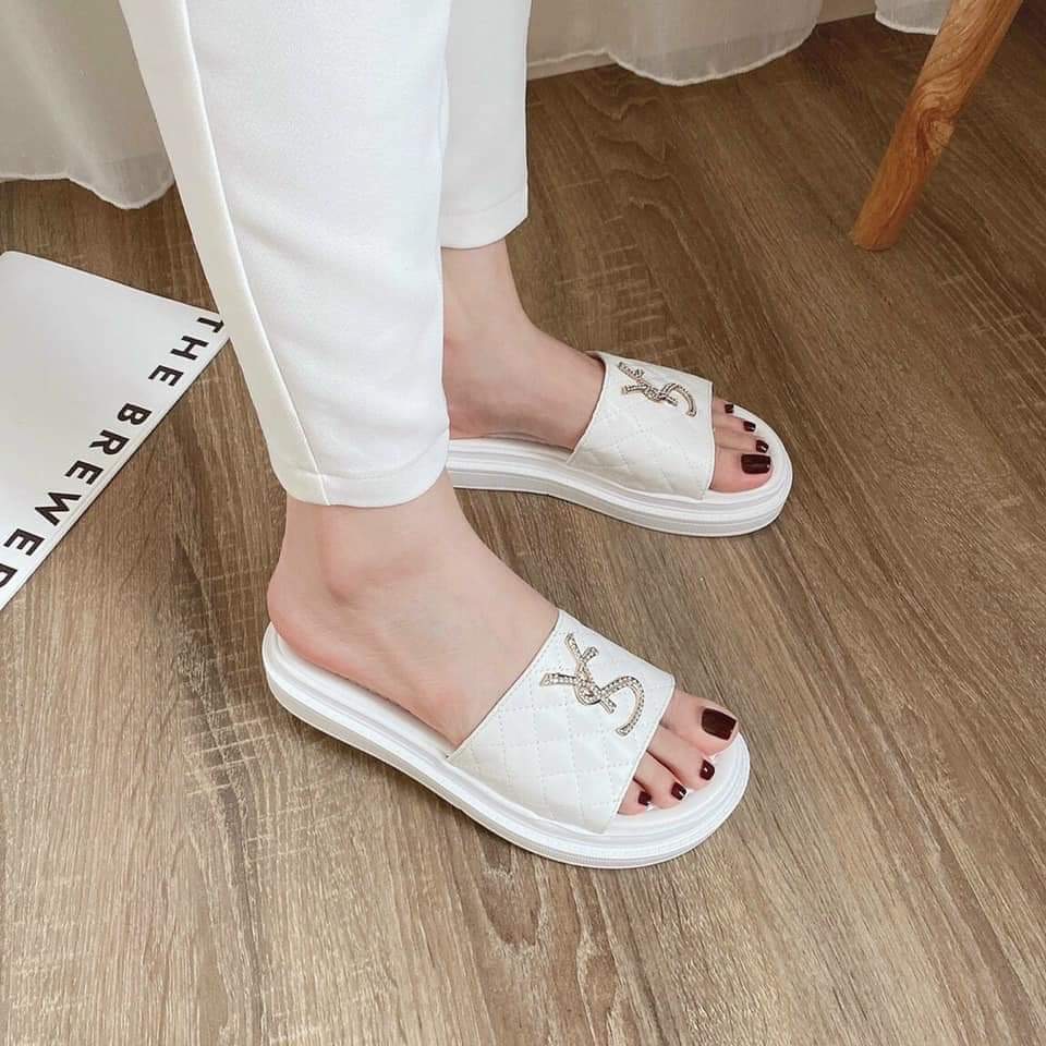 Dép thời trang hot trend 2021