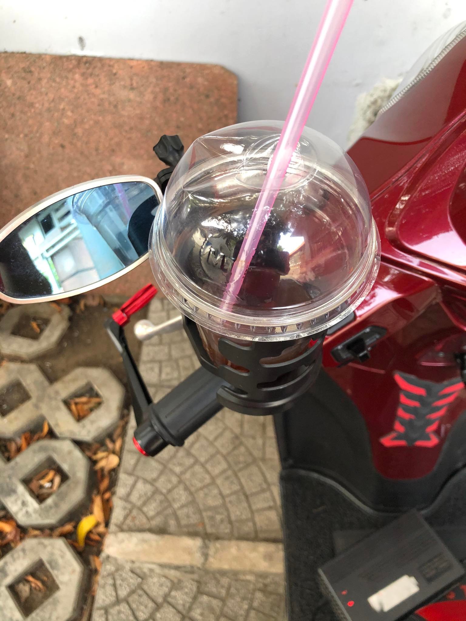 Đế Giữ Ly Nước Gọn Nhẹ Cho Xe Điện
