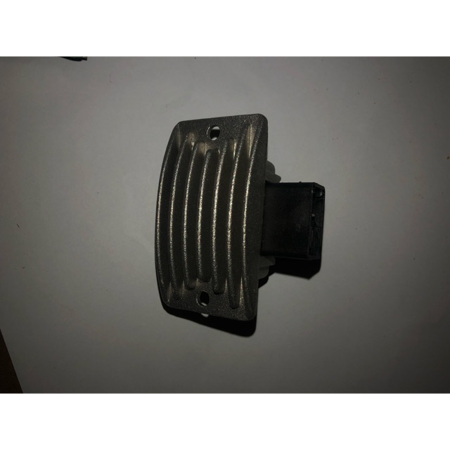 Sản phẩm gia đình làm: PHUTUNGô tô| ic tiết chế máy phát ô tô ki/. a 1,25 1,4 và 2,5 tấn ( tiết chế ô tô)