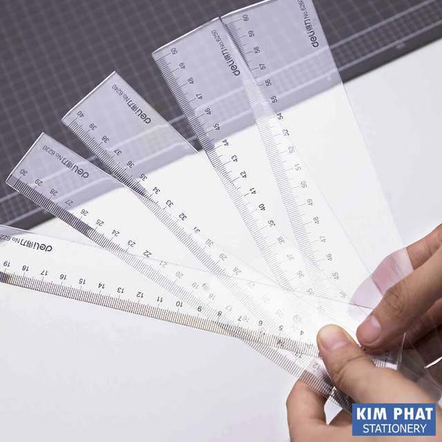 Thước kẻ nhựa 20cm Deli E6220