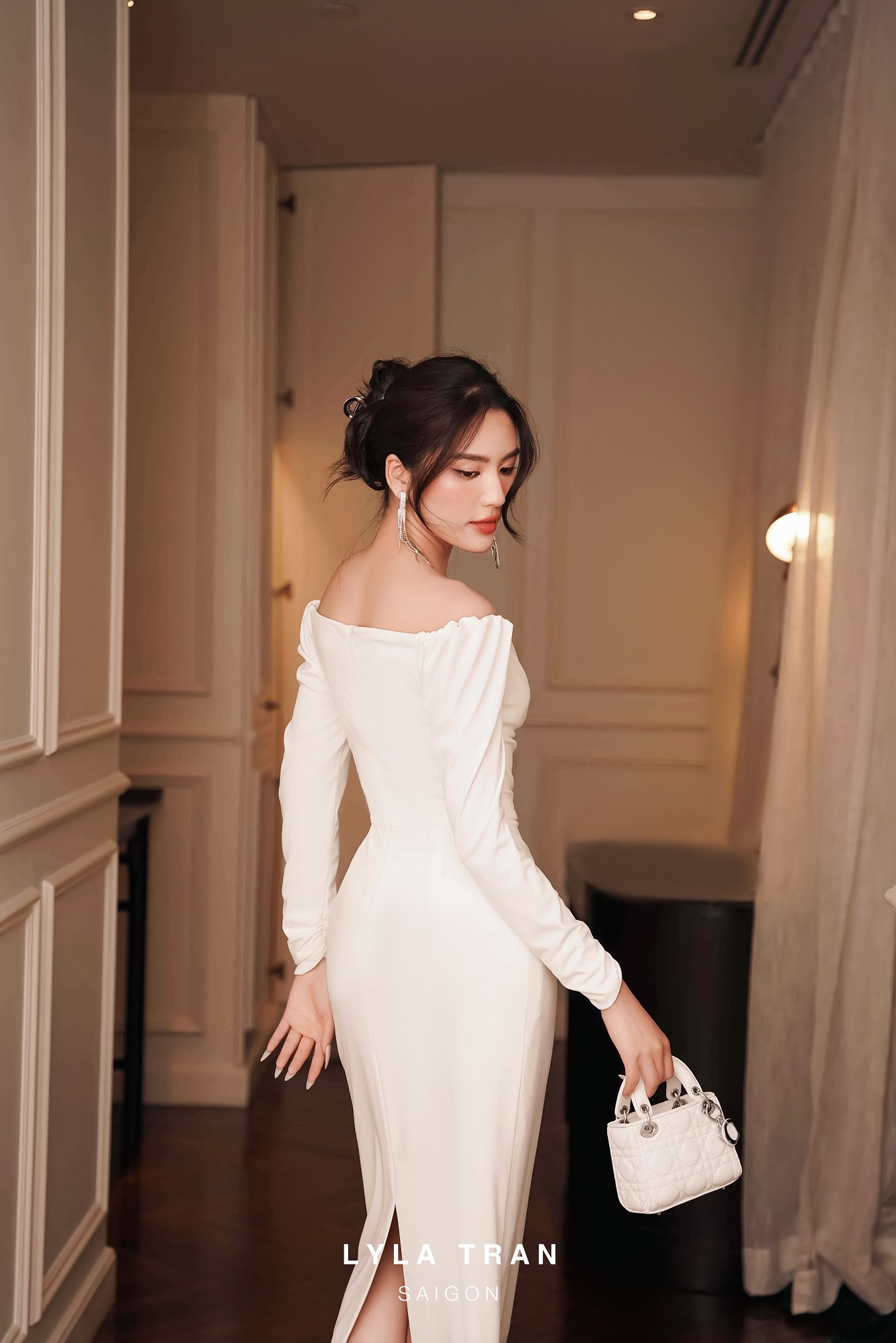 Đầm trắng trễ vai phom ôm sang trọng (Sonya Dress)