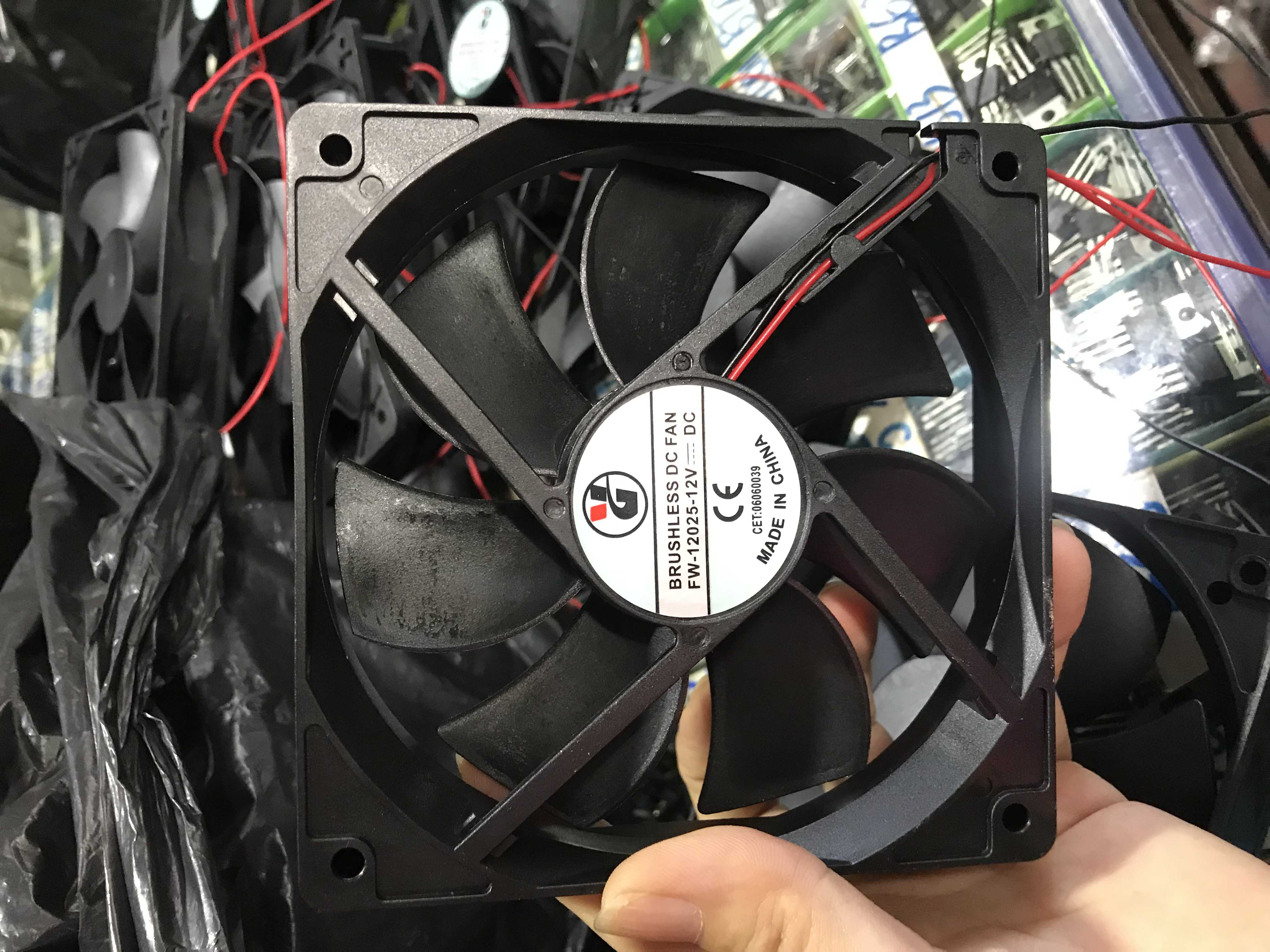 Quạt làm mát 12v 12cm - quat12v12cm