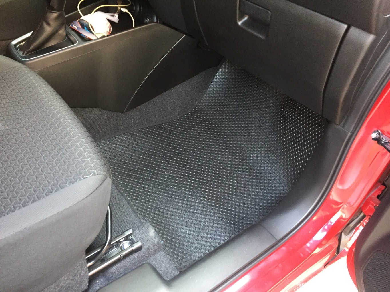 Thảm lót sàn ô tô Suzuki Swift (Đen)