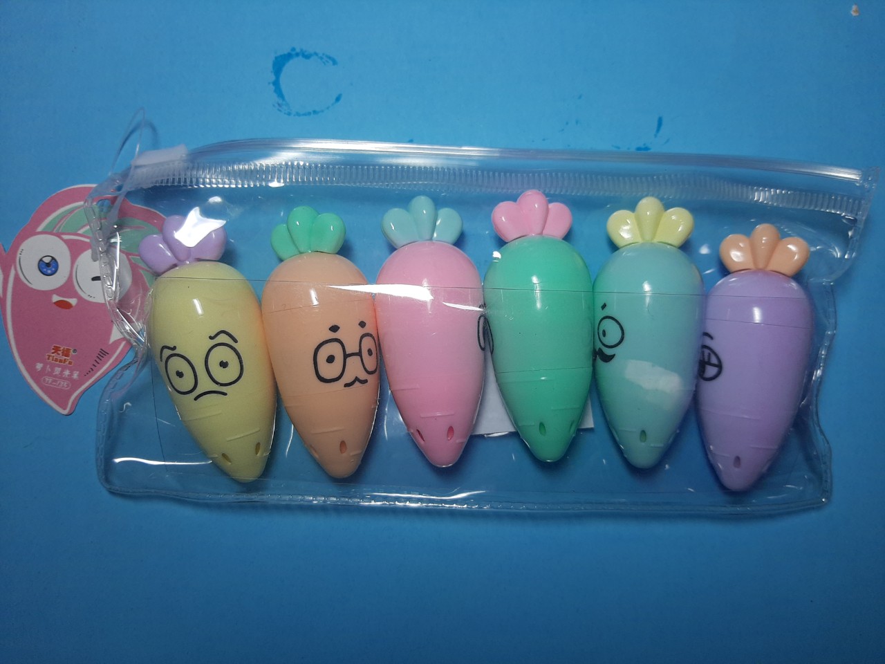 [HCM]Vỉ 6 bút dạ quang hình cà rốt