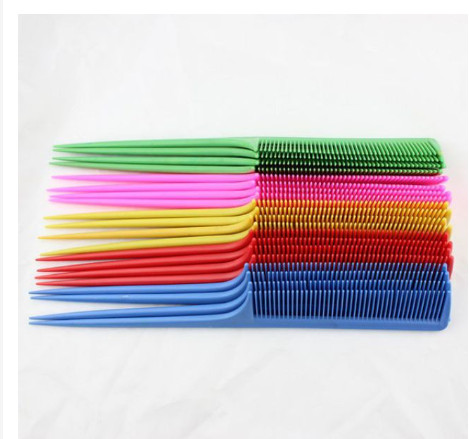 Lược mini chải đầu đuôi nhọn (Shop giao màu ngẫu nhiên)