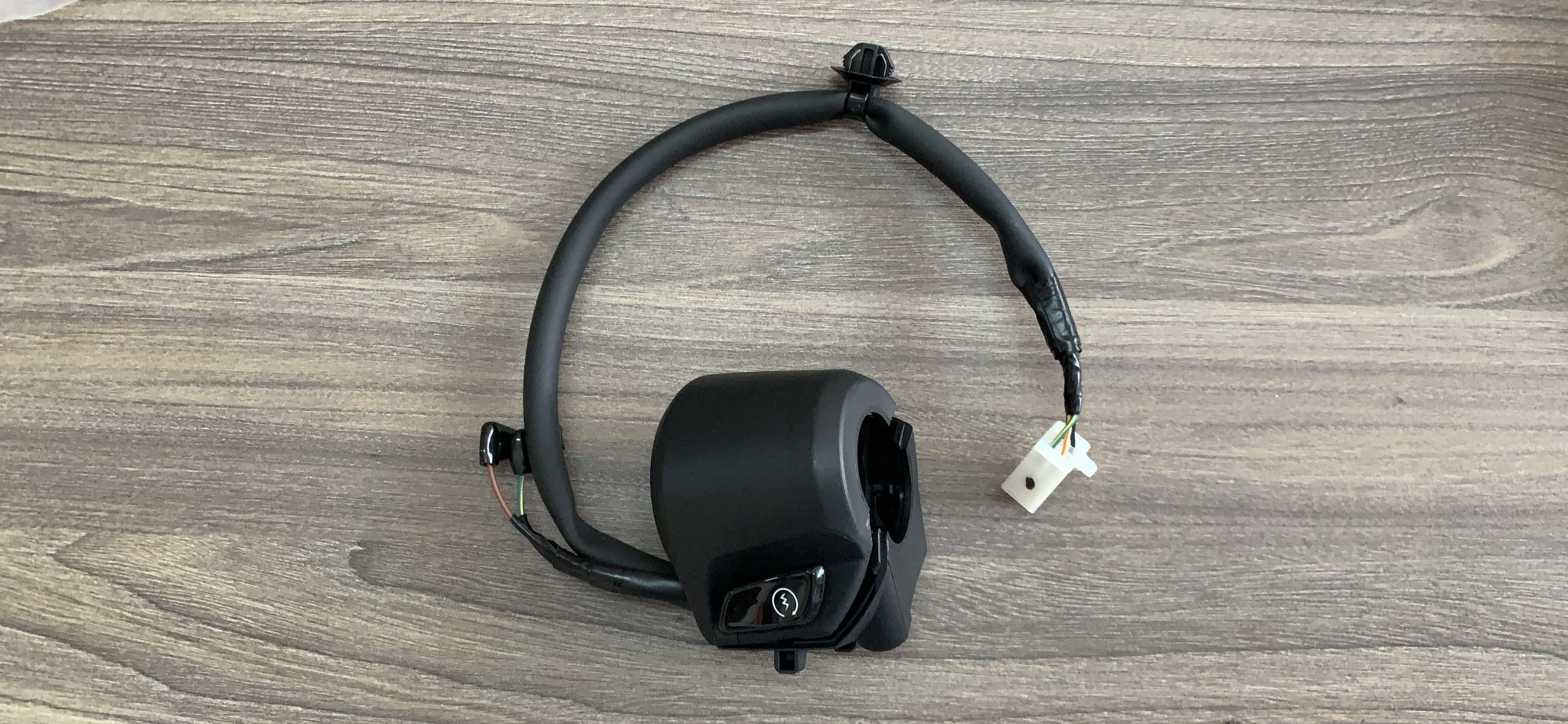 Cùm công tắc bên phải dành cho xe Sonic