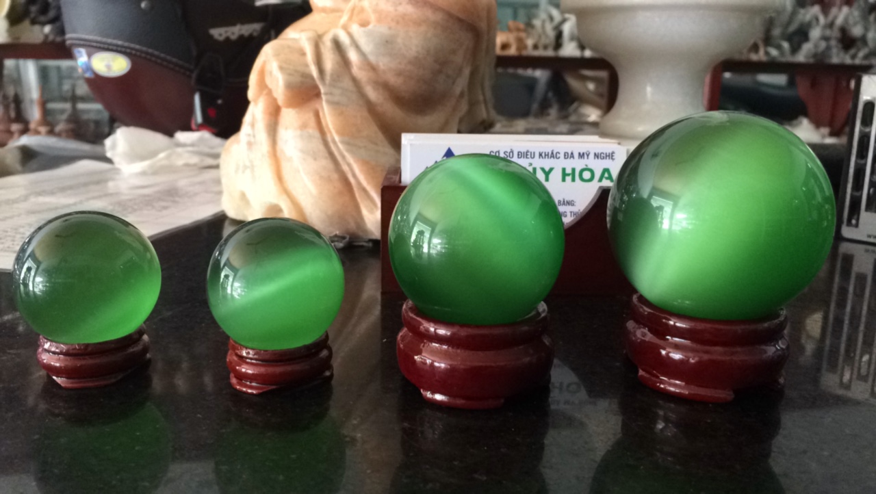 Cầu phong thủy đá mắt mèo xanh lá - Đường kính 3,5cm; 4,5cm; 5,5cm