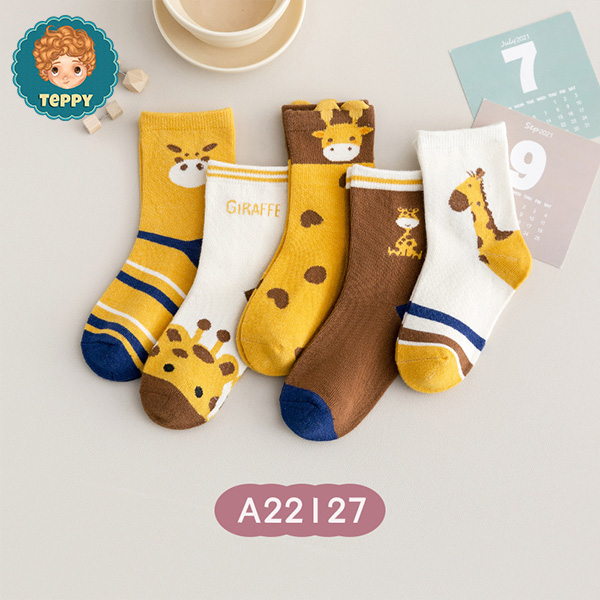 Set 5 đôi tất, vớ cho bé hình hươu cao cổ