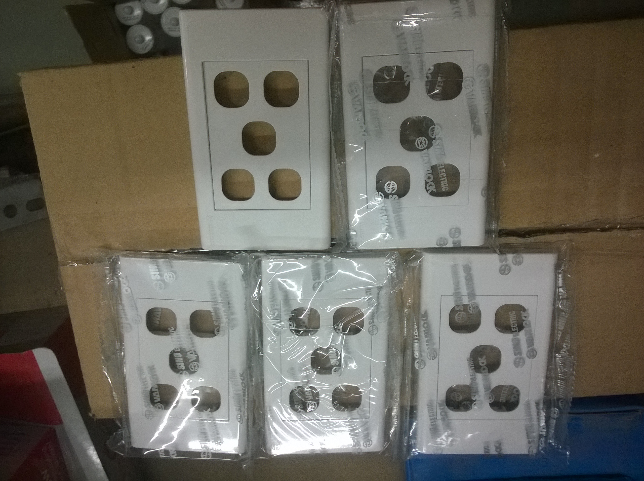 [HCM]MẶT 5 CÔNG TẮC SINO
