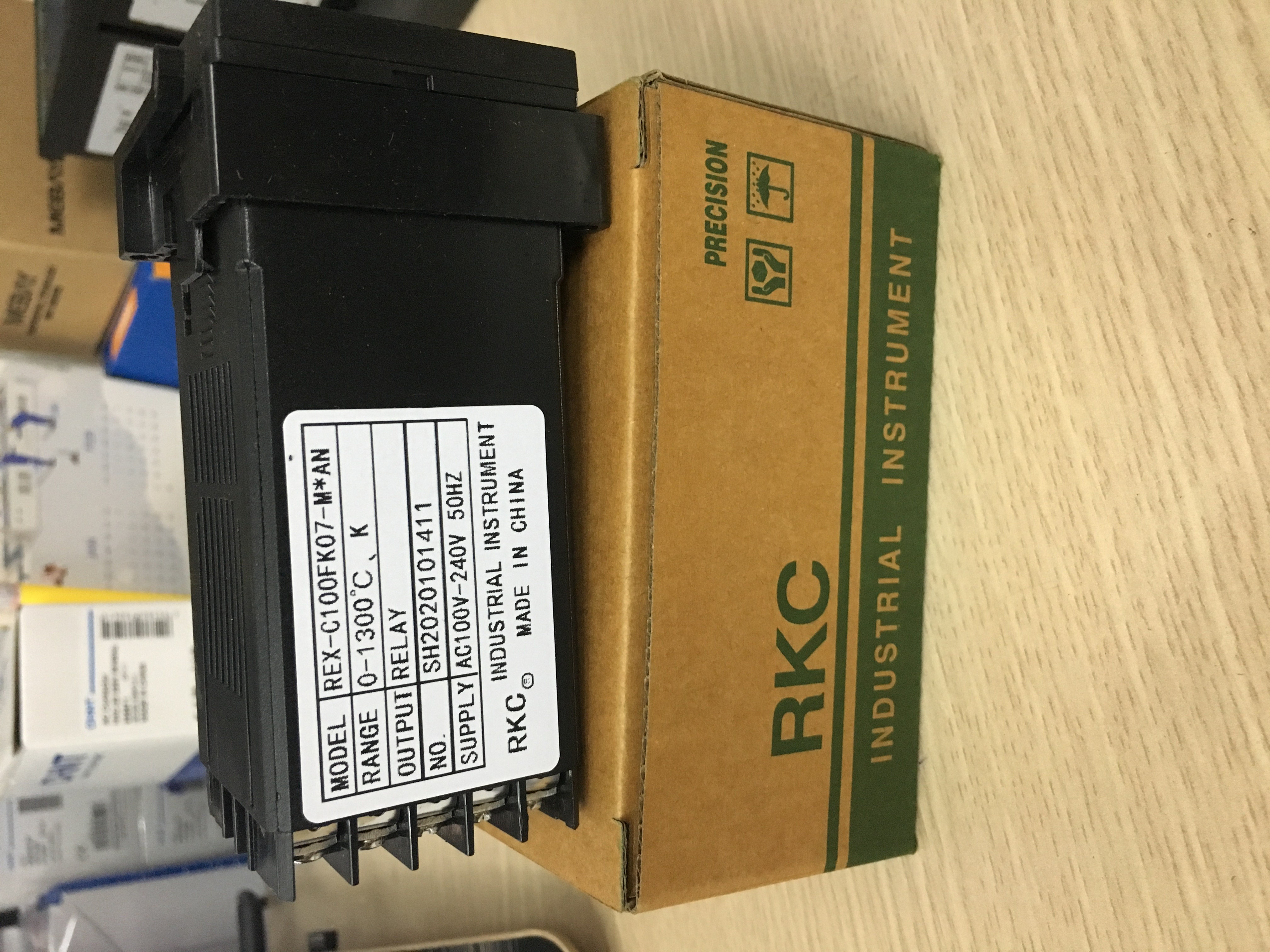 Đồng hồ nhiệt độ RKC REX-C100