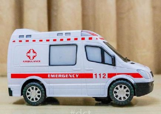 (GIẢM 50%) Đồ chơi sưu tầm chiếc xe  ô tô mini cấp cứu dùng pin phát nhạc có đèn  giúp bé chơi được ở những nơi thiếu ánh sáng, do choi xe cap cuu dung pin danh cho be trai tren 1 tuoi biet di, chiu duoc va dap manh