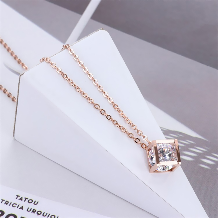 DÂY CHUYỀN TITAN KHỐI VUÔNG LỒNG ĐÁ CUBIC ZIRCONIA TN101 siêu đẹp, bền màu, chuẩn thời trang