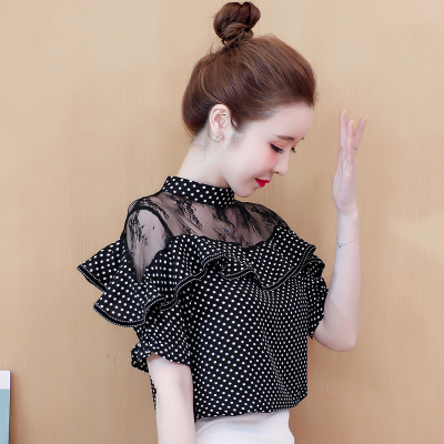 Áo chấm bi phối ren cổ trụ