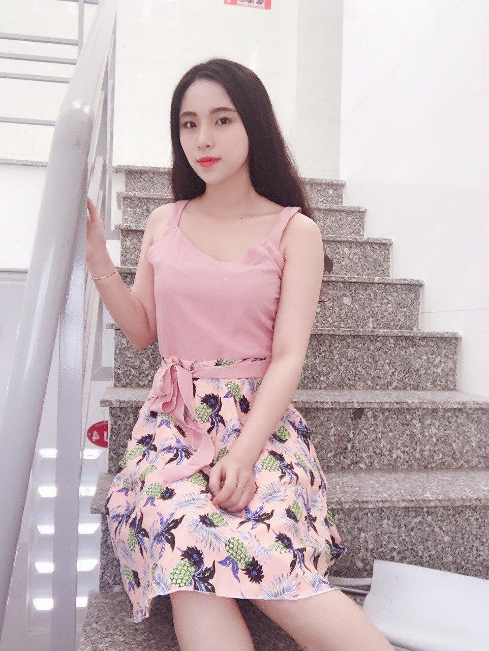 Đầm 2 dây in hình hoa quả chất kate lụa vàng hồng xanh