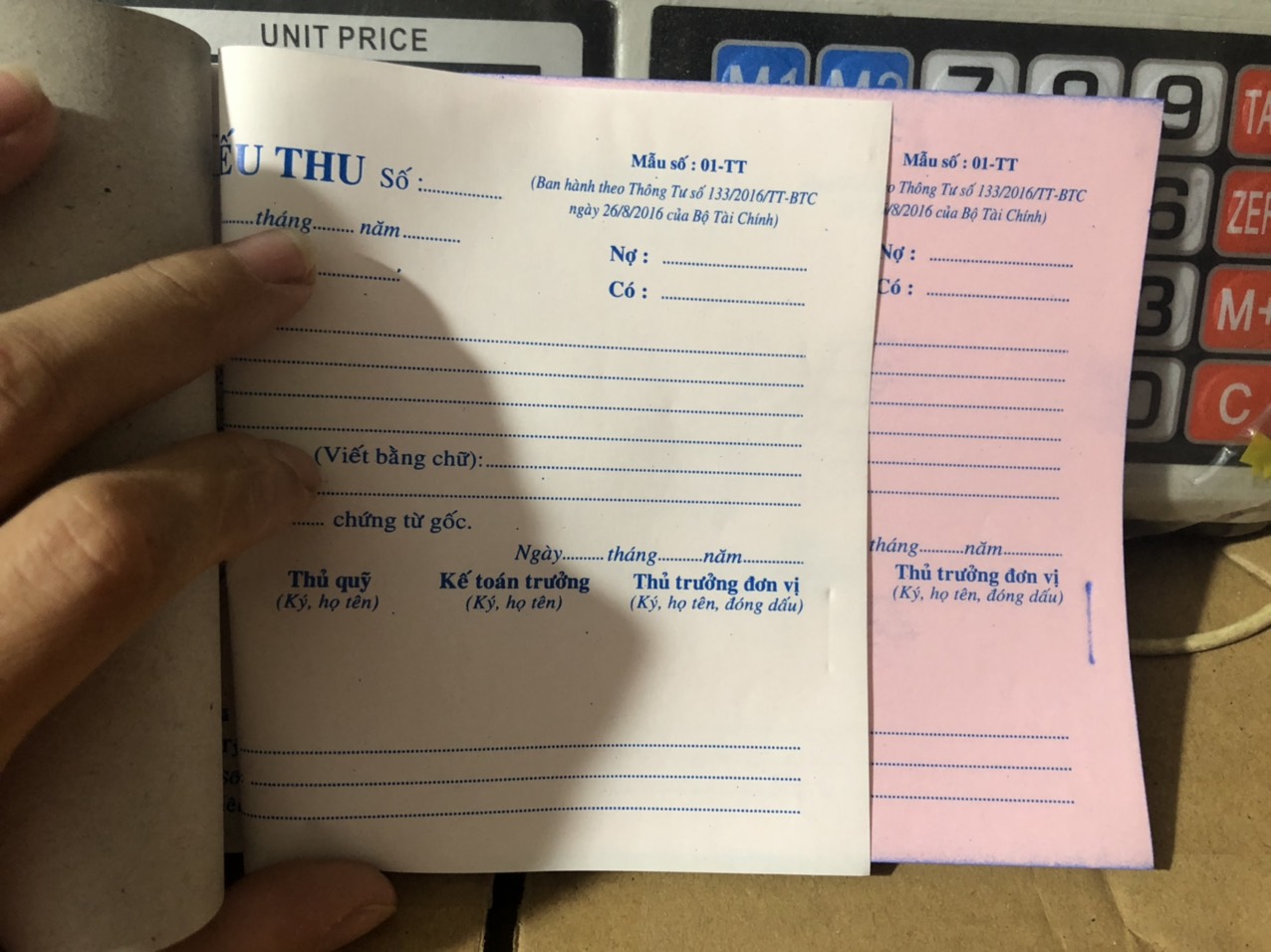 [HCM]1 quyển phiếu thu 2 liên 50 bộ 100 tờ