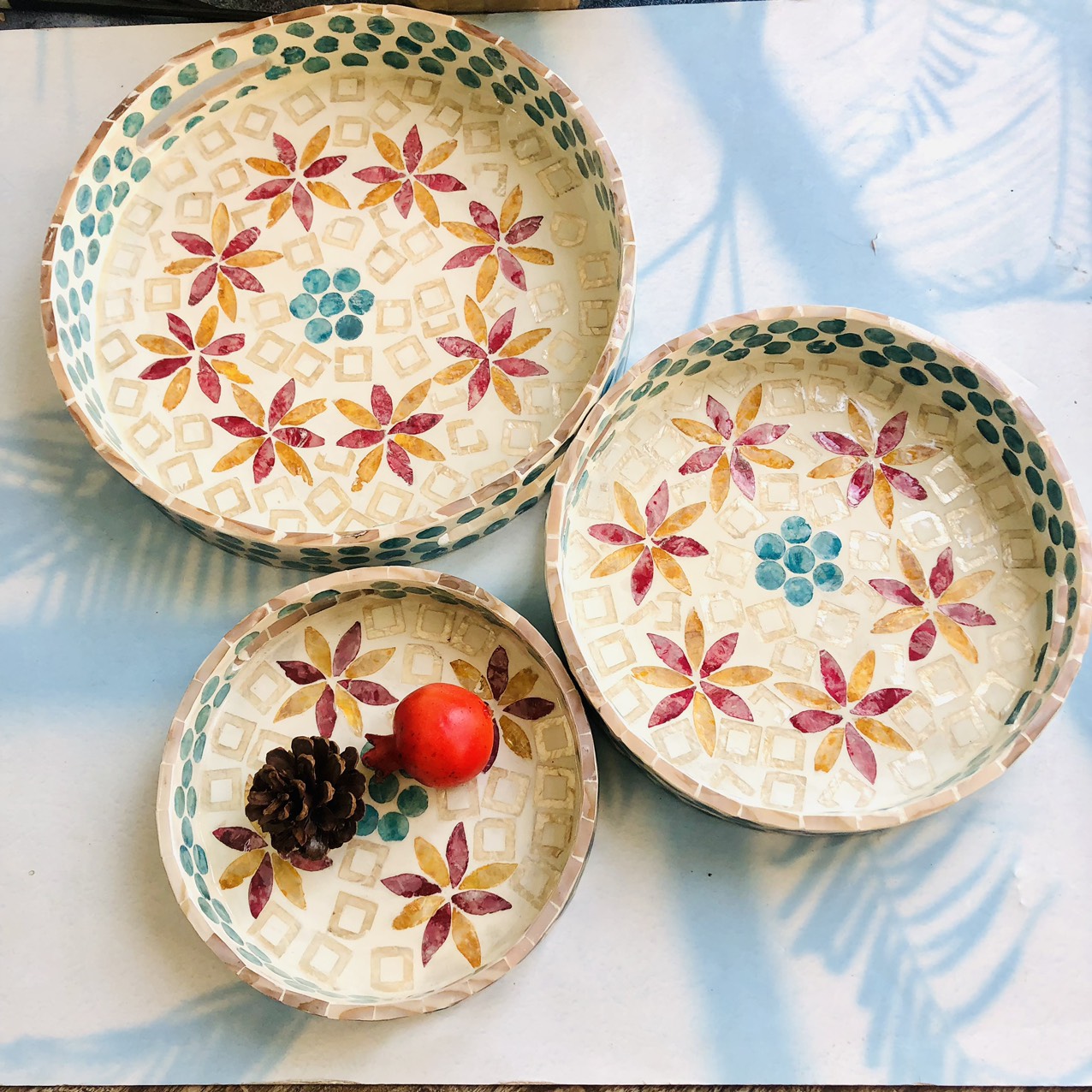 Khay tròn khảm trai sơn mài có tay cầm, khay decor, đựng trà bánh đẹp mắt của craft closet