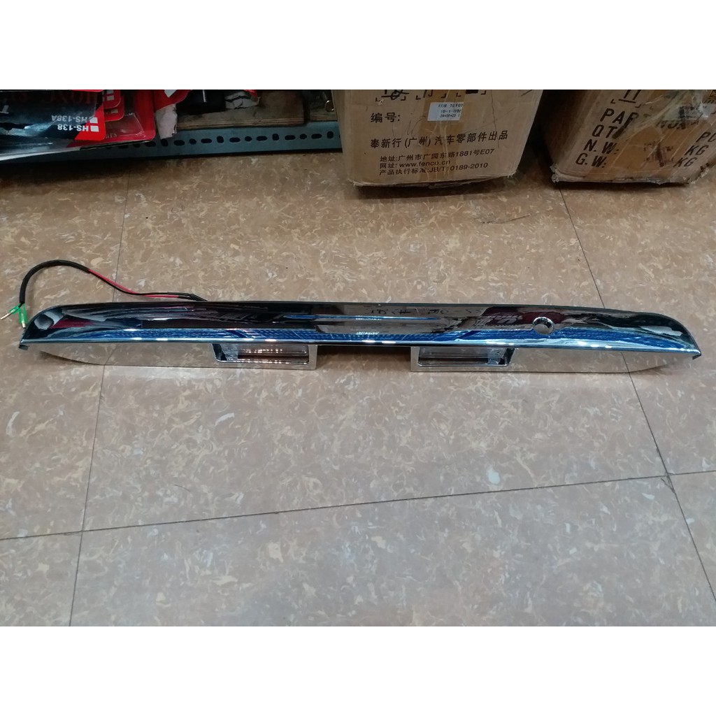 Bộ tay cốp xe HIACE form 2007-2015 có đèn chiếu biển số