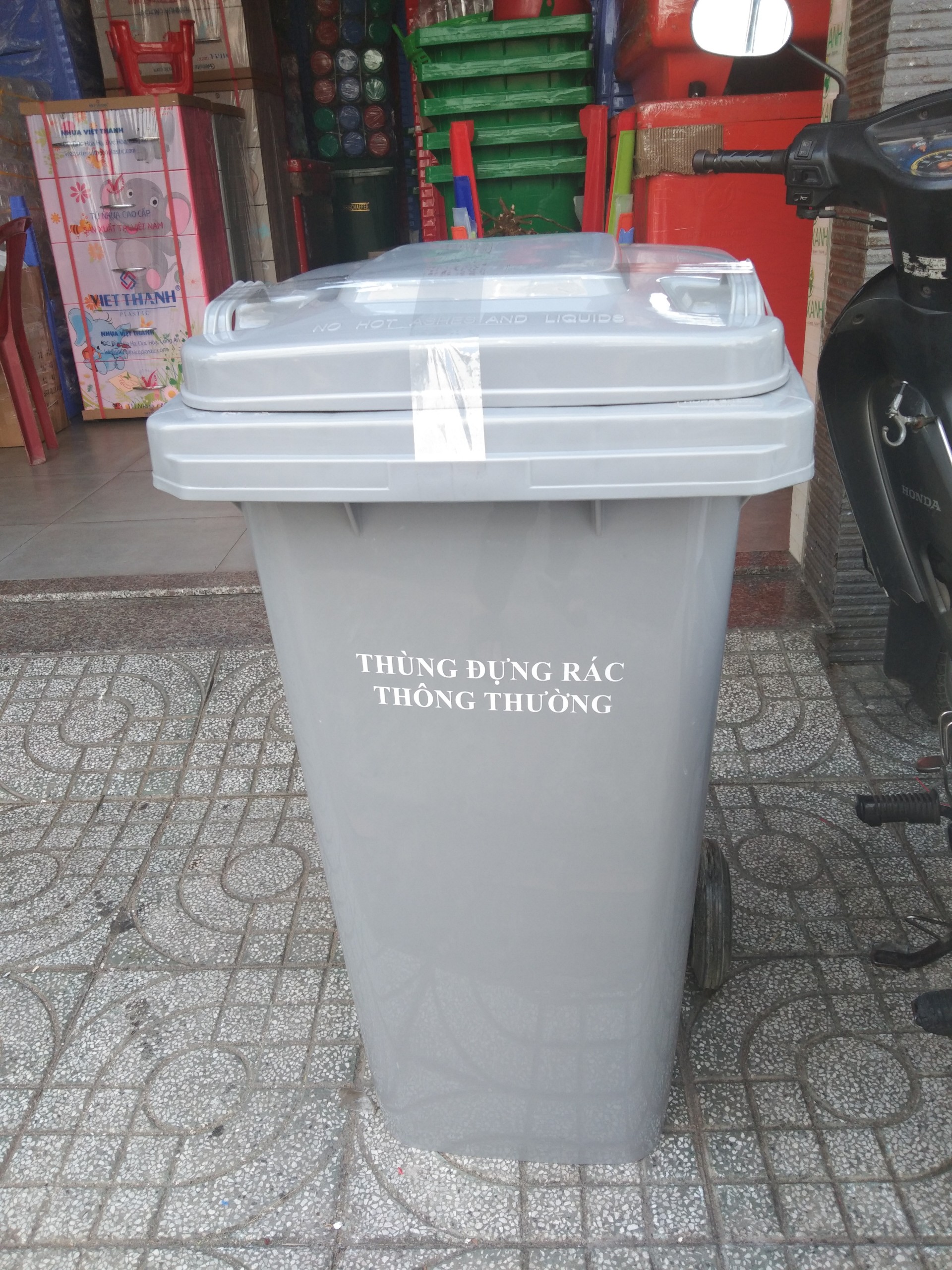 Thùng rác nhựa 120 lít màu xám