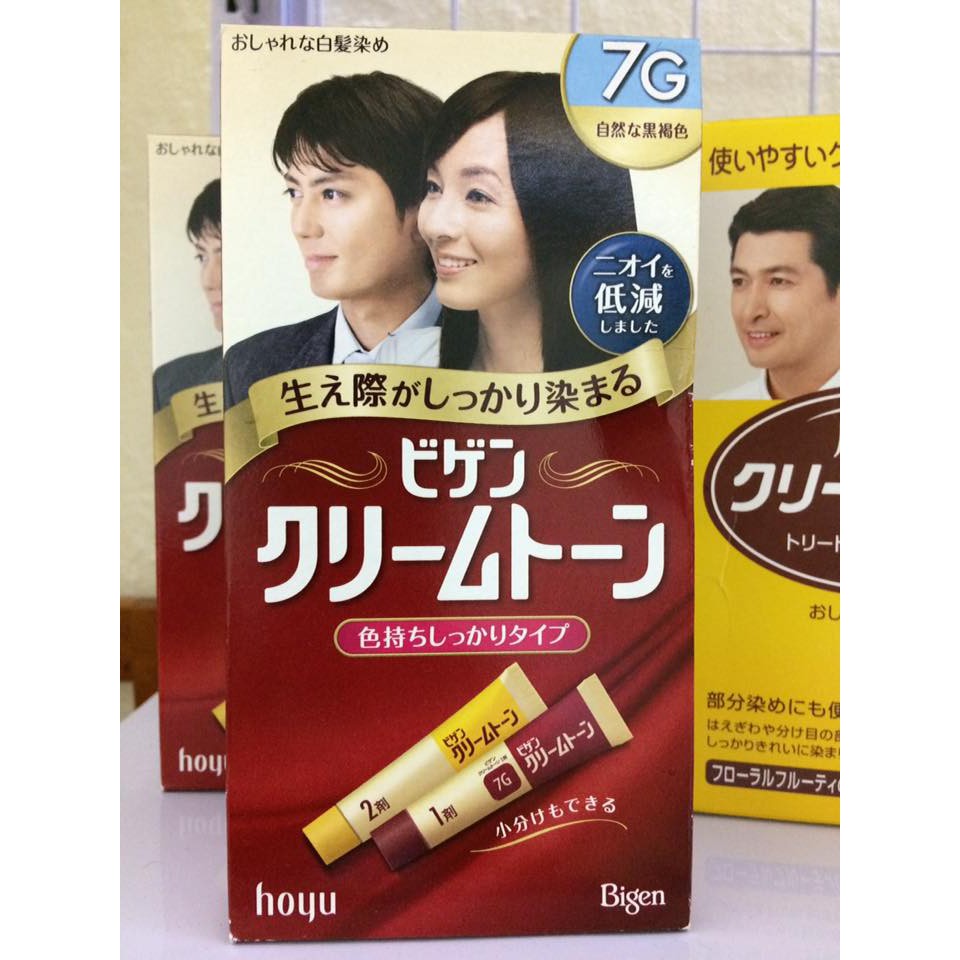Chán ngấy với màu tóc cũ kỹ? Hãy để thuốc nhuộm tóc 7g của Nhật Bản giúp bạn tạo nên bất ngờ. Với công thức dịu nhẹ, không gây hại cho tóc và da đầu, bạn có thể hoàn toàn yên tâm sử dụng. Không chỉ thế, sản phẩm còn cung cấp đầy đủ dưỡng chất giúp tóc luôn mềm mượt và bóng khỏe. Cùng xem hình ảnh và trải nghiệm ngay thôi!